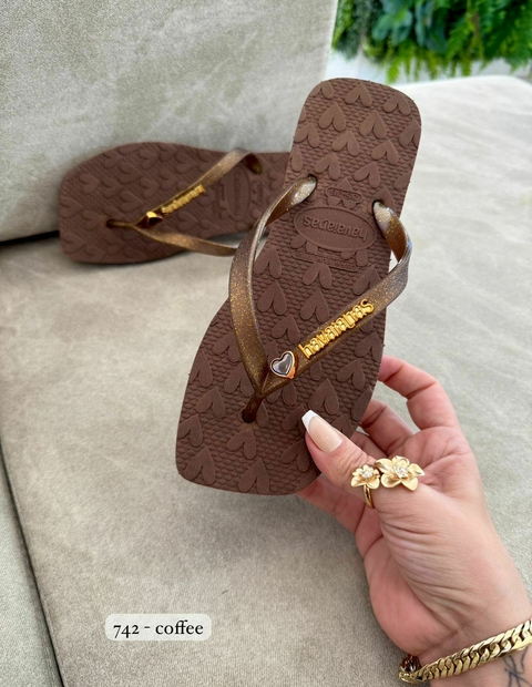 Chinelo Femininino Adulto Havaianas Micro Lovers - Coffe - comprar online