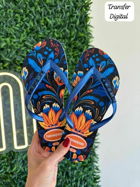 Chinelo Femininino Adulto Havaianas Coleção Transfer - Flores Azul/Laranja - comprar online
