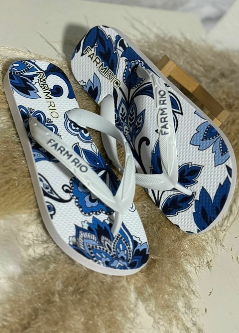 Chinelo Femininino Adulto Havaianas Farm Rio - Banco/Azul - comprar online