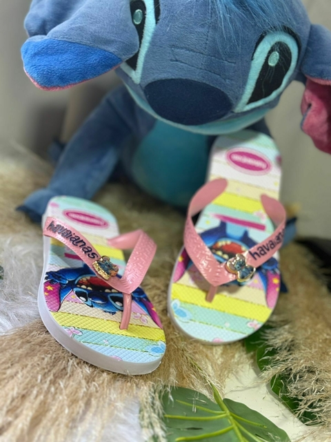 Chinelo Feminino Infantil Havaianas Tira Larga Piercing - Stitch - Tira Rosa - comprar online
