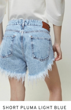 Short Pluma en internet