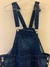 Jardineira de jeans reto saia na internet