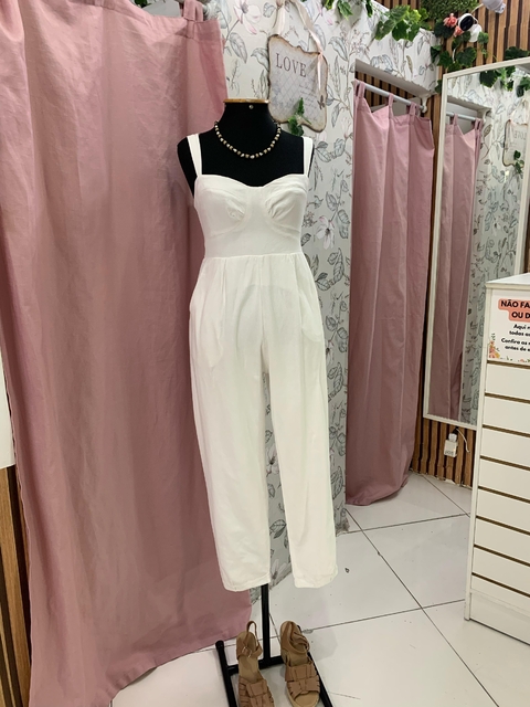 Macacão branco capri. Em viscolinho. GARAGE. Tamanho P.