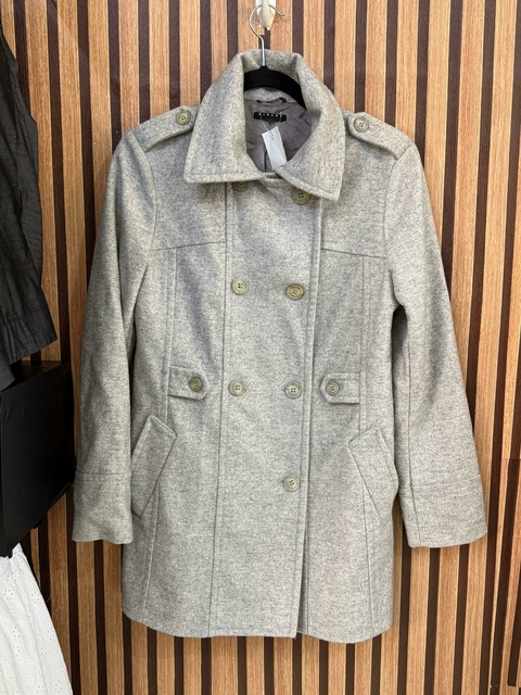 Sobretudo acinturado em lã. Tamanho P.