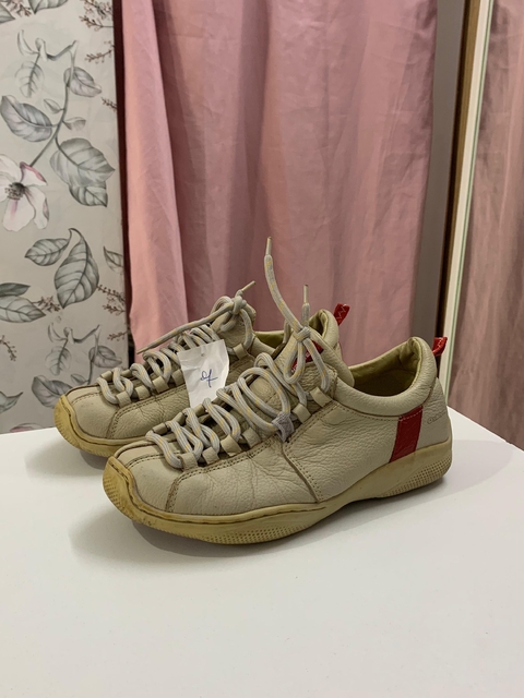 Tênis em couro. OSKLEN. Tamanho 38.