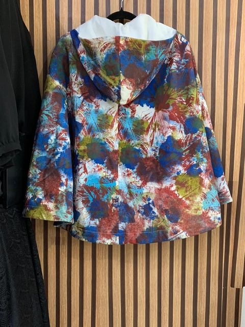 Poncho com capuz . Tamanho único.
