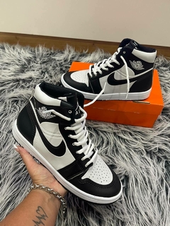 Jordan Mid HC Black&White en internet