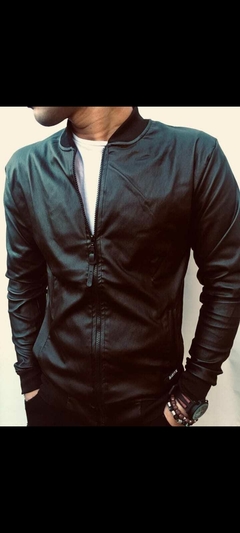CAMPERA ENGOMADA
