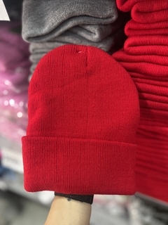 GORRITO LANA LISO ROJO - comprar online