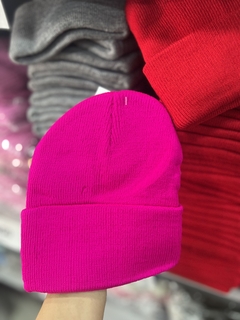 GORRITO LANA LISO FUCSIA - comprar online