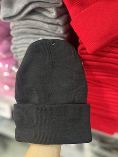 GORRITO LANA LISO NEGRO - comprar online