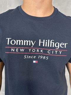 CAMISETA ESTAMPADA TOMMY HILFIGER na internet