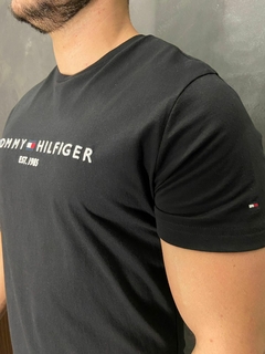 CAMISETA ESTAMPADA TOMMY HILFIGER - DOC