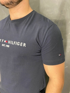 CAMISETA ESTAMPADA TOMMY HILFIGER na internet