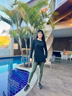 Bata Manga Longa Com Fenda nas Laterais (Preta) - Feh Fitness
