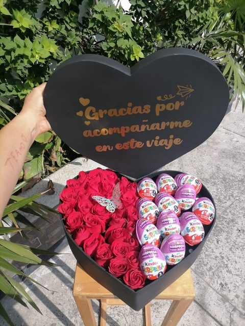 Box corazon con rosas y huevitos sorpresa