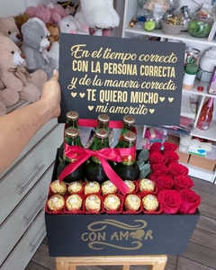 Six de cerveza con rosas y ferrero