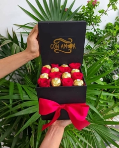Box cuadrado de rosas y ferrero