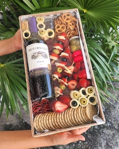 charola de carnes frias y vino