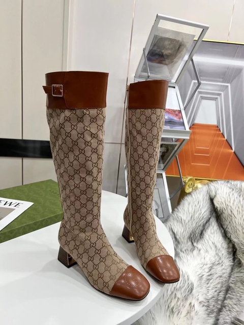 Bota cano alto Gucci GG - couro caramelo com canvas - comprar online