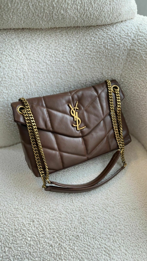 Bolsa YSL Yves Saint Laurent Puffer Loulou pequena - marrom com dourado - comprar online