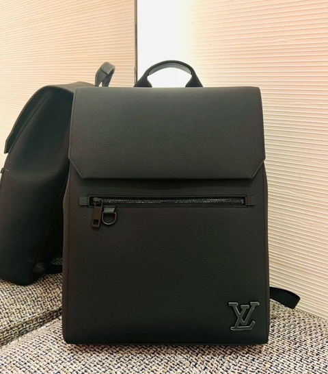 Mochila Louis Vuitton Flap - preto - comprar online