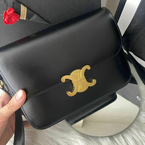 Bolsa Celine Triomphe Classique - preta com dourado - comprar online