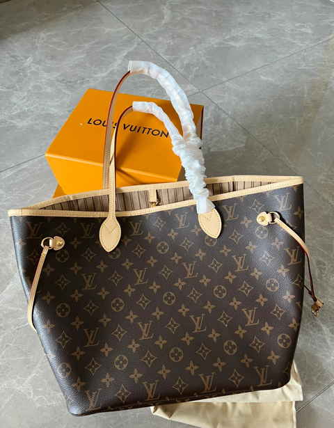 Bolsa Louis Vuitton Neverfull MM - canvas monogram interno bege