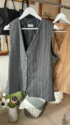 CHALECOS PAÑO ESPIGA GRIS CLARO - TANA S BAGS