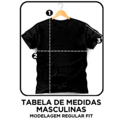 Camiseta Masculina Preta Jesus com letra em dourado e branco Lives In Me - comprar online
