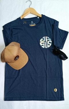 Camiseta Masculina Azul letra cor Prata Jesus