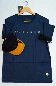 Camiseta Masculina Azul letra cor branca B.L.E.S.S.E.D