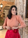 BLUSA DEBORA COM BOTÕES NA MANGA E BABADO NA GOLA