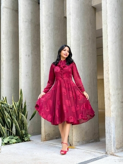 VESTIDO NOTAS DE AMOR COM LAÇO NA GOLA na internet