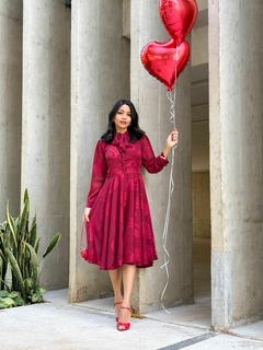 VESTIDO NOTAS DE AMOR COM LAÇO NA GOLA - comprar online