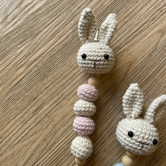 Portachupetes Tejidos Conejito - comprar online