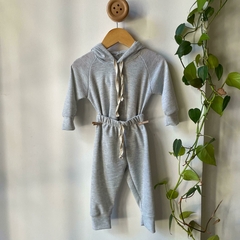 Conjunto con Capucha Gris