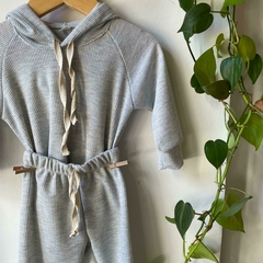 Conjunto con Capucha Gris en internet