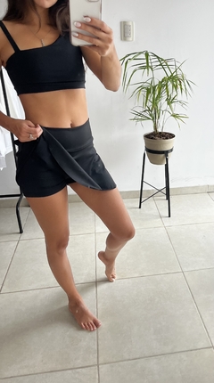 Short pollera en internet