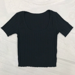 Remera cuello U - negro