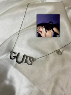 Collar “GUTS” Olivia Rodrigo