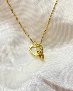 Collar dije corazones entrelazados en internet
