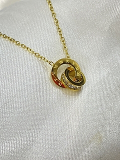 Collar con dije detalle números romanos - comprar en línea