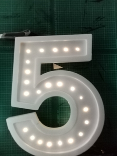 Corpóreo Número o Letra con iluminación led para Evento 55cms diámetro - Retro