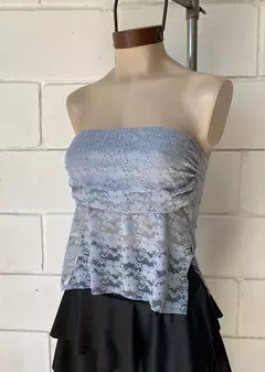Imagen de Top encaje strapless frunce y tajos laterales