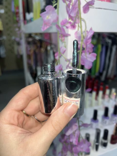 Esmalte ojo de gato (disponible verde 004) en internet