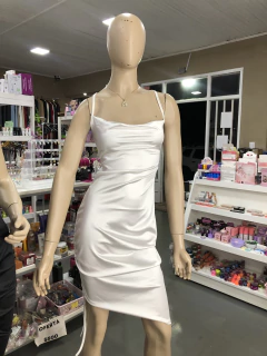 vestido satén con frunce lateral - SOLEA MODA