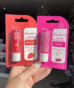 Bálsamo labial frutilla y cereza factor 15. Hidratante, marca brasilera