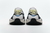 Adidas Yeezy 700 '' Wave Runner '' na internet
