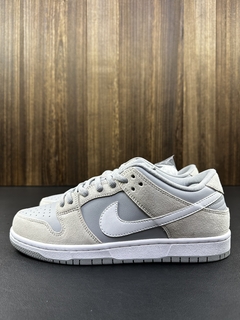 Imagem do Dunk Low SB | Summit White Wolf Grey